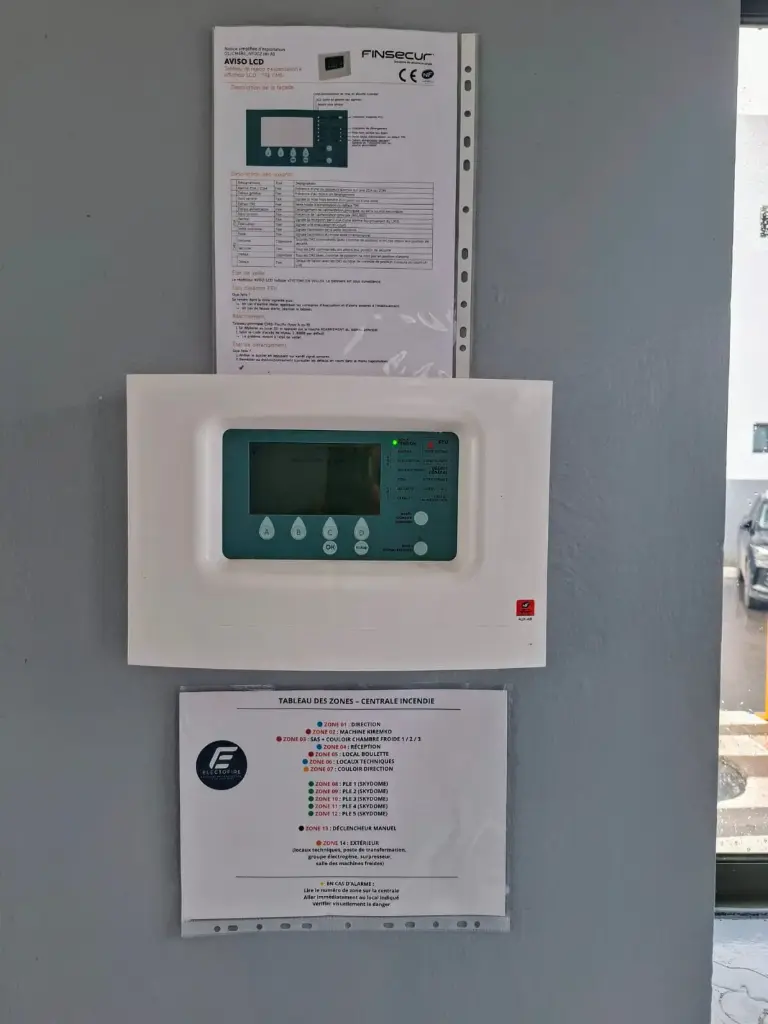 Installation d’un report d’alarme LCD Finsecur adressable pour système de détection incendie ESC