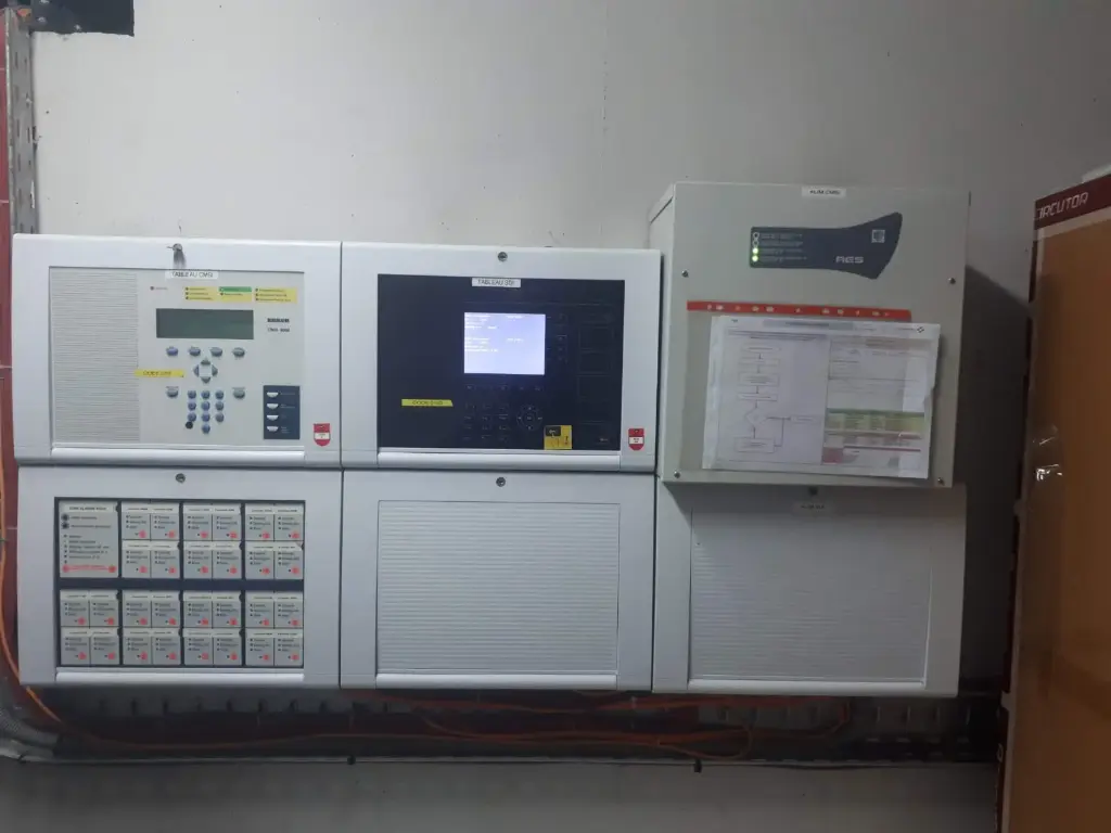 Système SSI adressable – Centrale FlexES Control et CMSI 8000 installés et mis en service