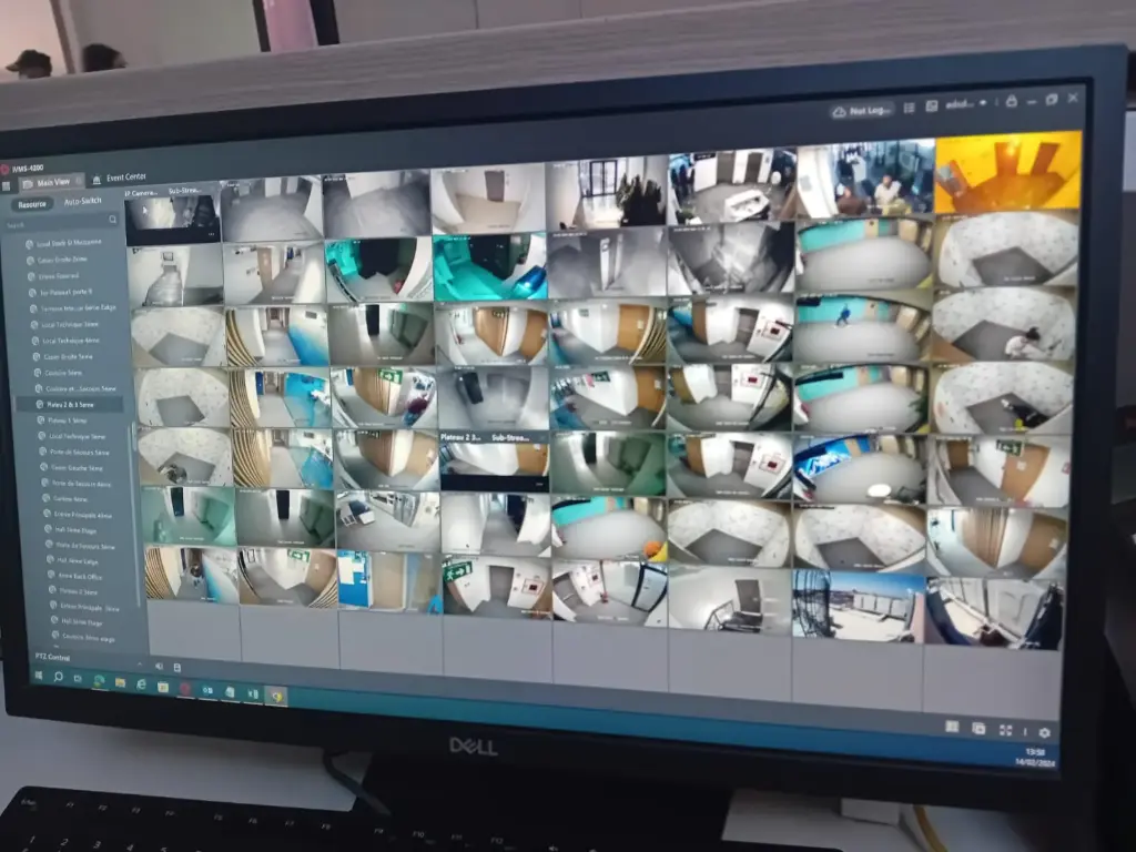 Caméras de vidéosurveillance installées avec affichage en temps réel