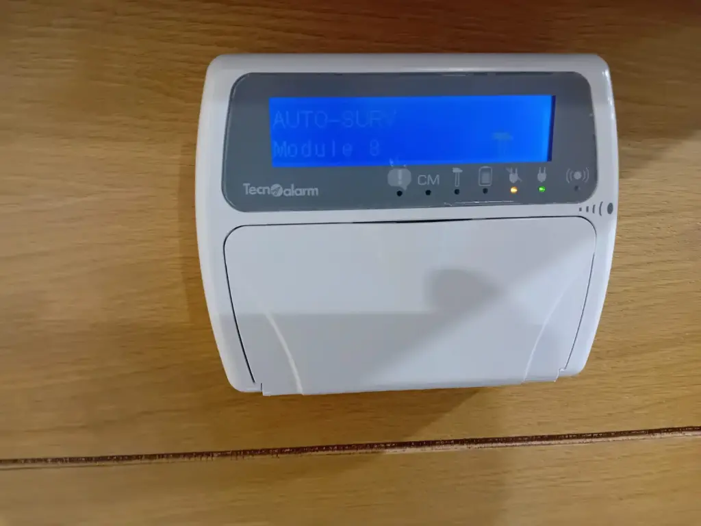 Installation et mise en service d'un clavier de système d'alarme intrusion