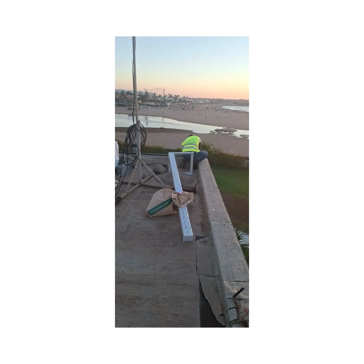 Installation d’un poteau support pour caméra de vidéosurveillance à Casablanca – ElectoFire