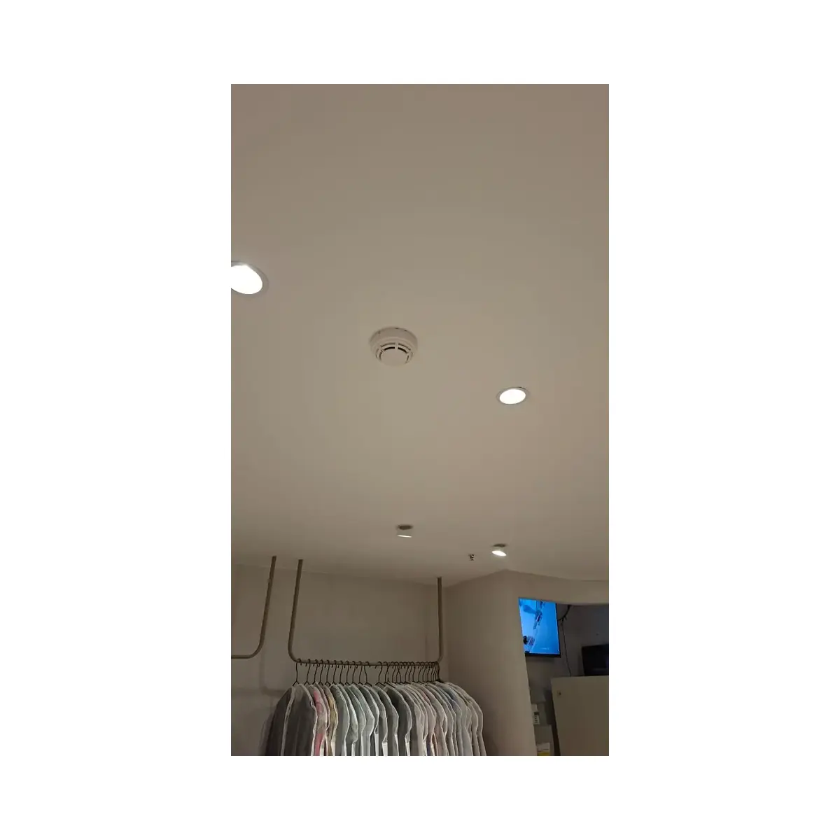 Installation d’un détecteur de fumée adressable dans une boutique à Casablanca – ElectoFire