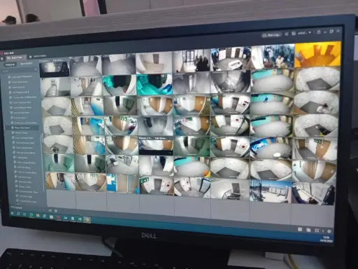 Caméras de vidéosurveillance installées avec affichage en temps réel