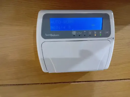 Installation et mise en service d'un clavier de système d'alarme intrusion
